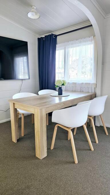 Cosy Lockwood In Town Villa Taupo Exterior photo